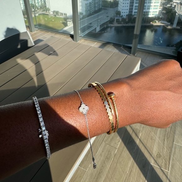 VAN CLEEF SWEET ALHAMBRA DIAMOND WHITE GOLD BRACELET - Picture 9 of 9